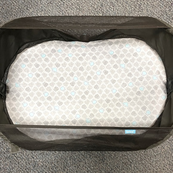 Folding travel bassinet - new - Picture 2 of 7